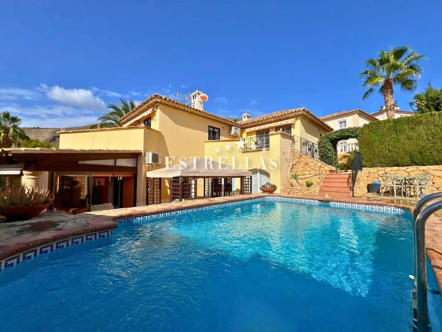 Chalet con terraza en venta en Golf Bahía
