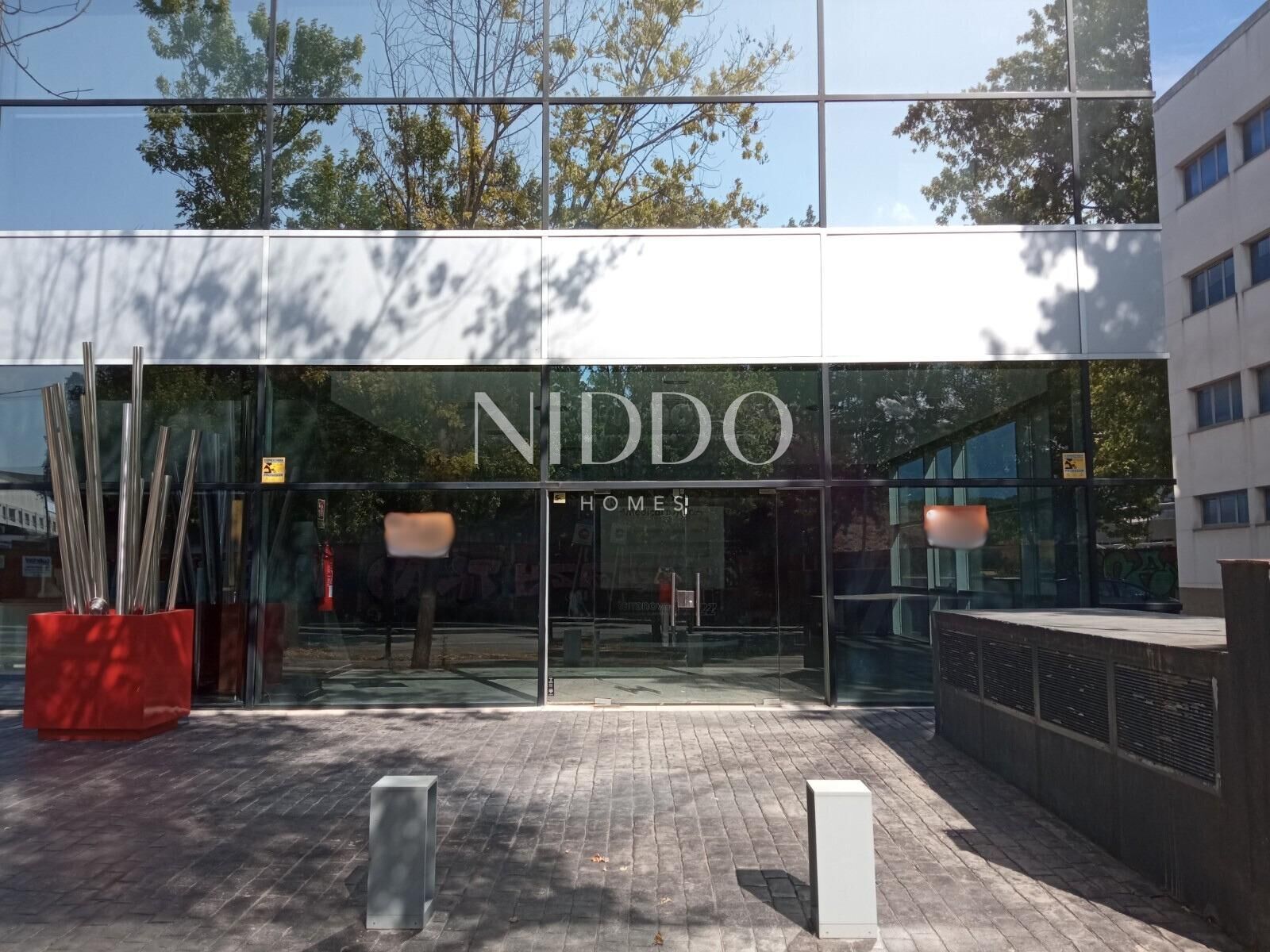 Vista exterior de Local en venda en Sant Cugat del Vallès