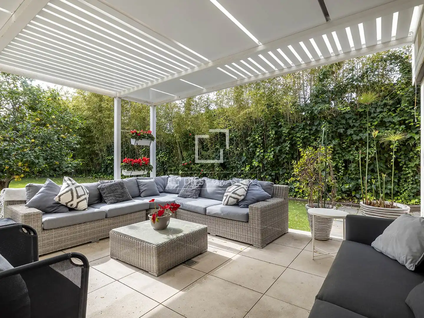 Terrassa de Casa o xalet en venda en Barcelona amb Aire condicionat, Calefacció i Jardí privat