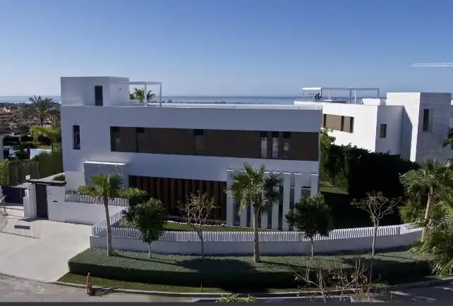 Chalet con piscina en venta en Benahavís pueblo
