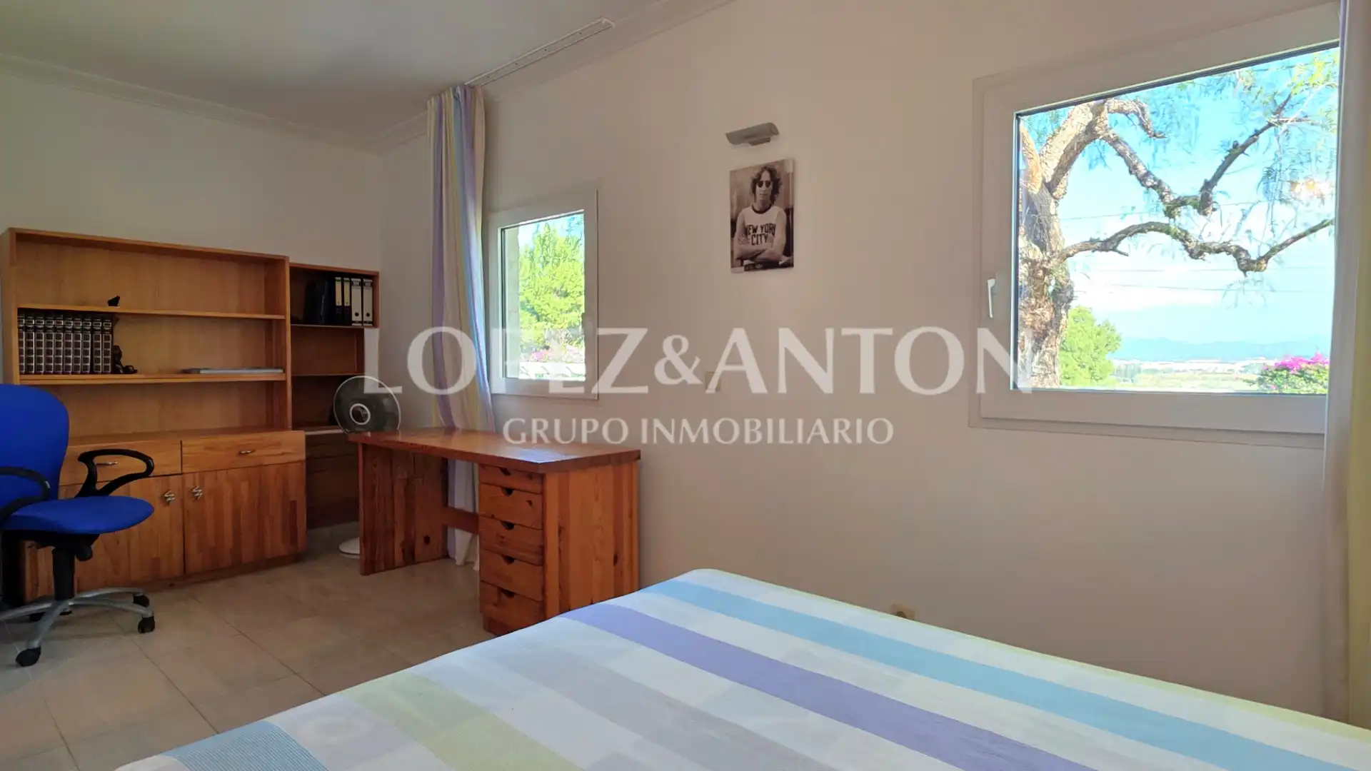 Bedroom of Houses for sale in L'Eliana  with Air Conditioner, Private garden and Terrace