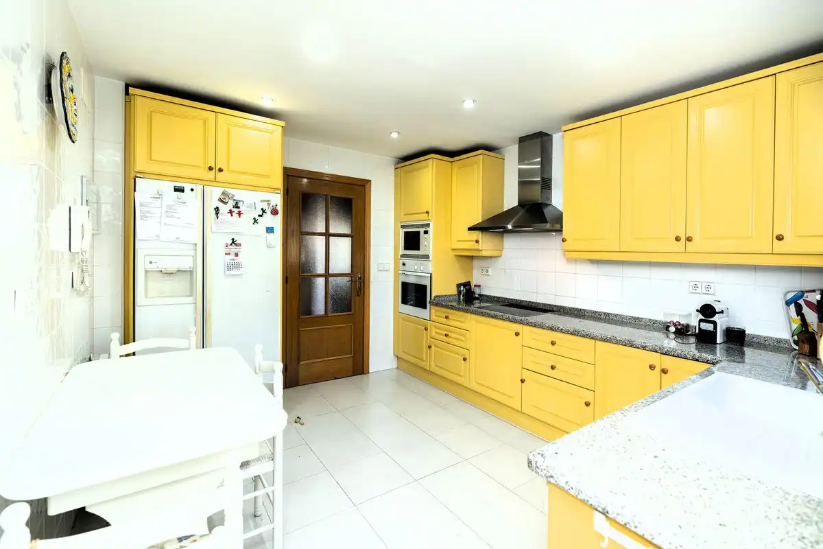 Cocina de Apartamento en venta en Marbella con Aire acondicionado, Amueblado y Internet