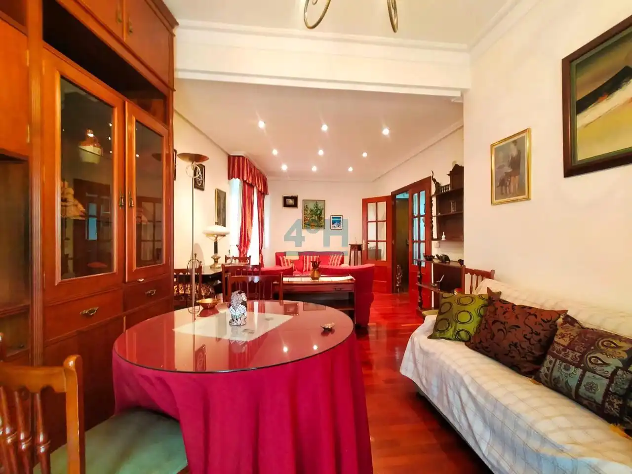 Sala d'estar de Pis de lloguer en Ourense Capital  amb Calefacció, Parquet i Moblat