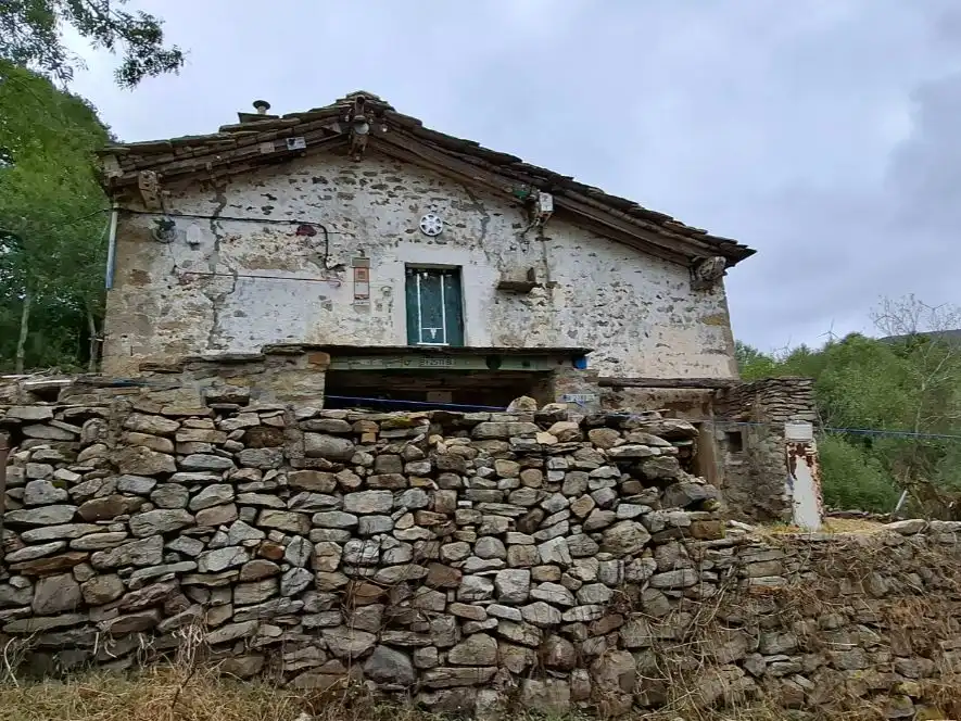 Casa rústica amb jardí en venda a Lugar la Sia, 62 62