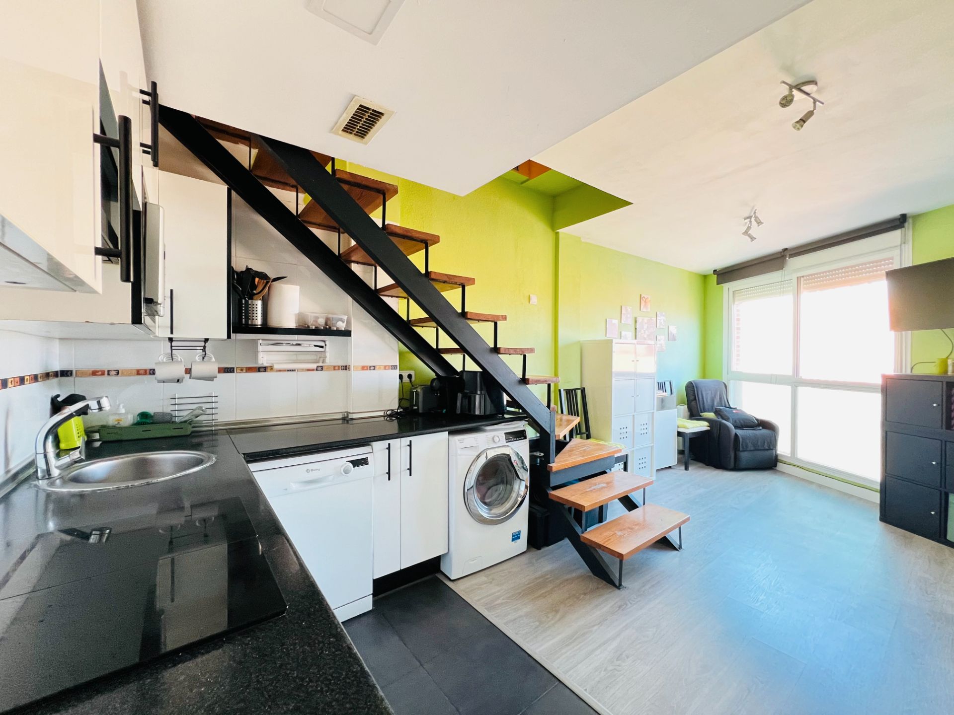 Kitchen of Flat for sale in  Zaragoza Capital  with Air Conditioner, Heating and Storage room