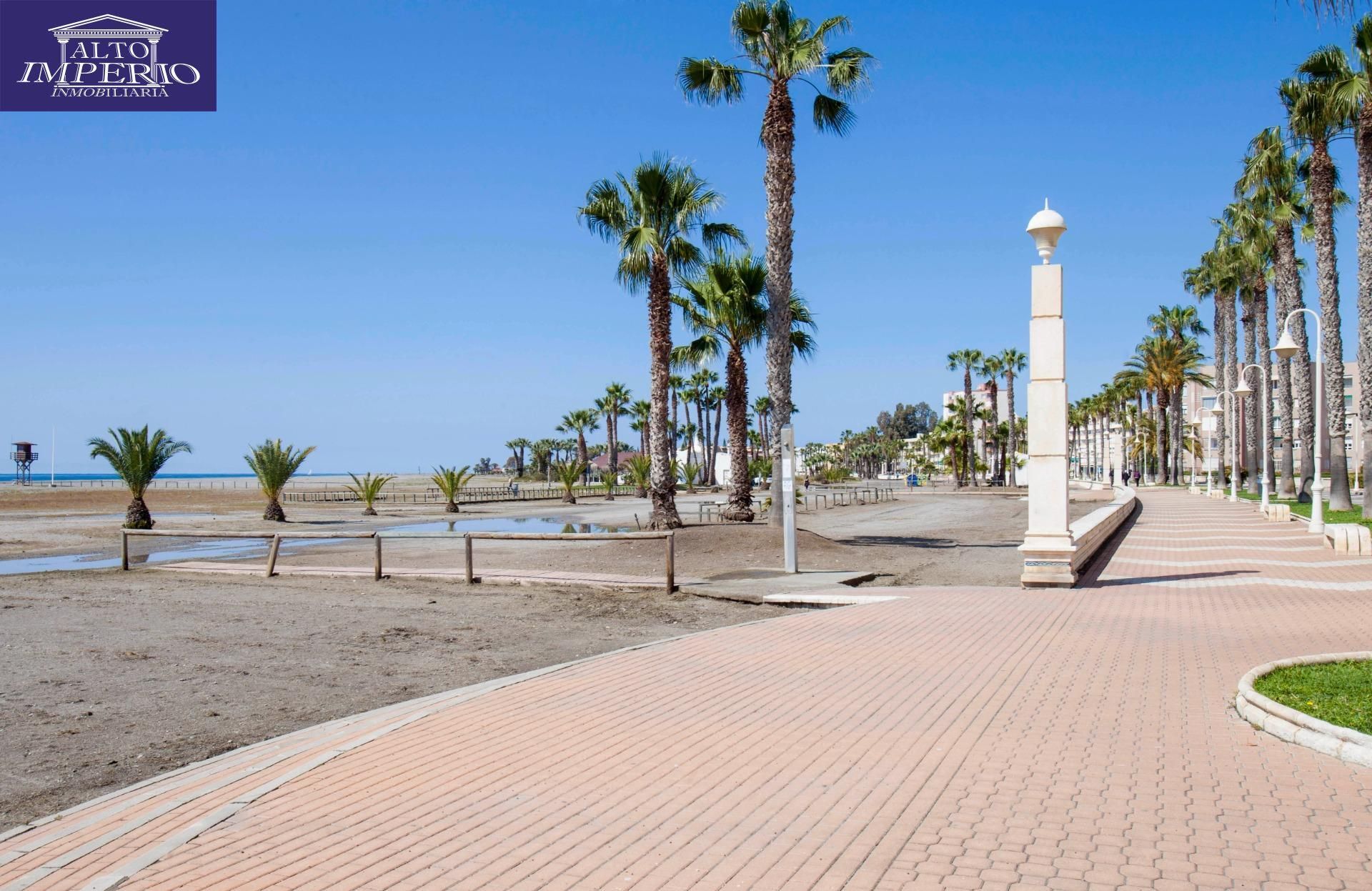 Vista exterior de Pis en venda en Motril