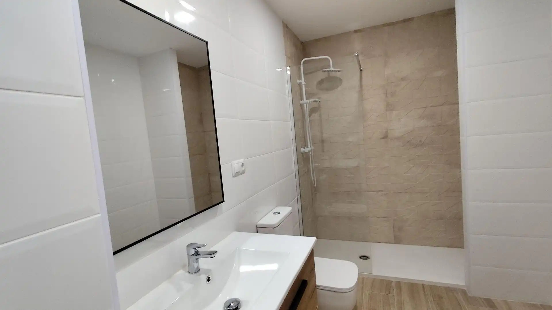Bathroom of Flat for sale in Barakaldo   with Heating