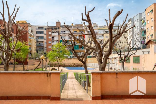 Piso en Venta en Carrer de Narcís Monturiol en Castell - Poble Vell