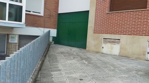 Local virgen con puerta abatible en Berango
