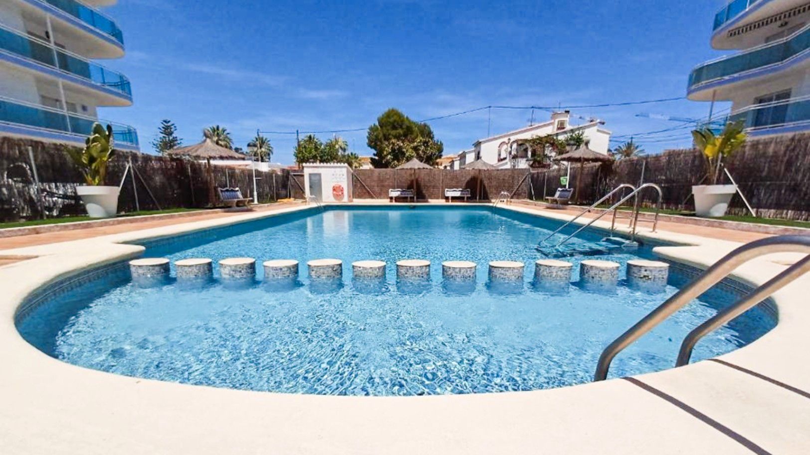 Piscina de Apartament en venda en Dénia amb Terrassa, Piscina i Moblat