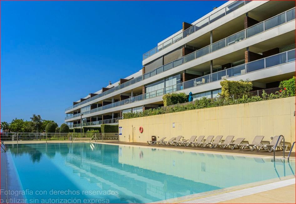 Swimming pool of Flat for sale in Manilva  with Air Conditioner, Heating and Private garden