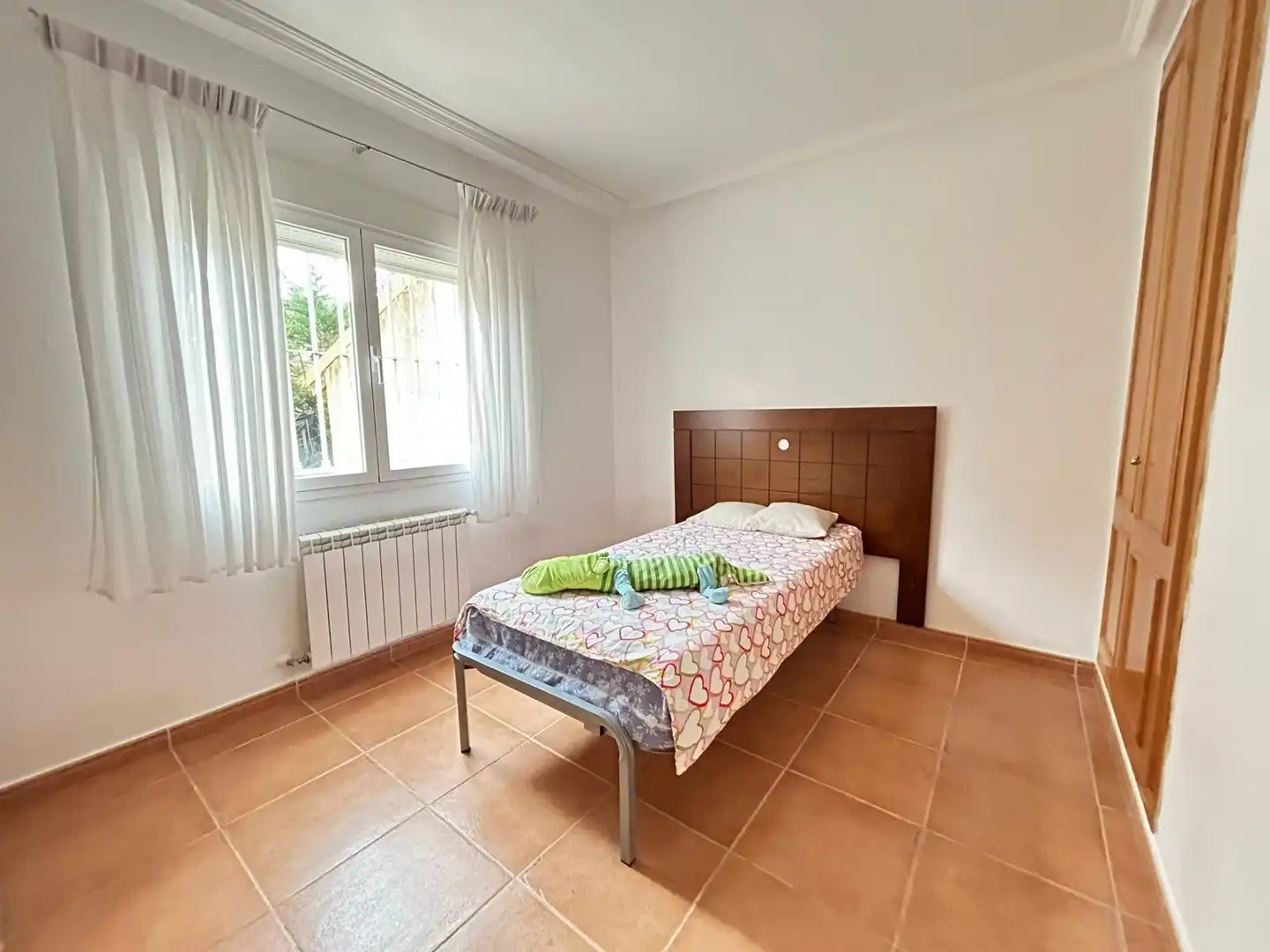 Dormitori de Casa o xalet en venda en Pioz amb Calefacció, Jardí privat i Alarma