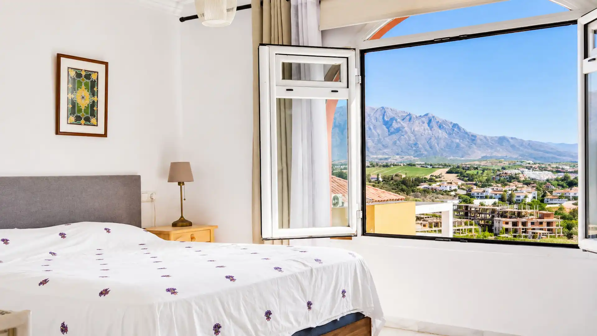 Schlafzimmer von Maisonette zum Verkauf in Manilva mit Privatgarten, Terrasse und Schwimmbad