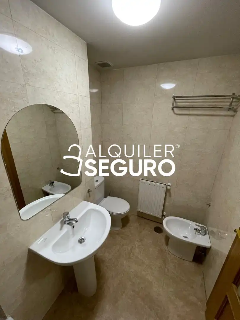 Bathroom of Flat for rent in Usera