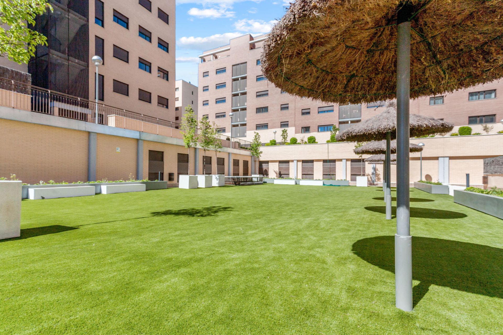 Terrace of Flat to rent in  Madrid Capital  with Storage room, Oven and Washing machine