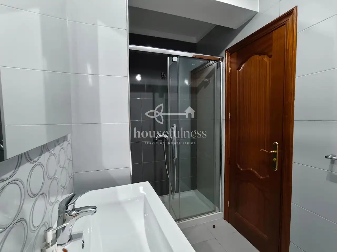Bathroom of Flat for sale in Narón  with Storage room and Furnished