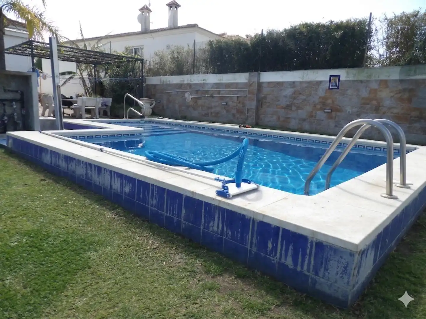Swimming pool of Houses for sale in Algeciras  with Air Conditioner, Private garden and Storage room
