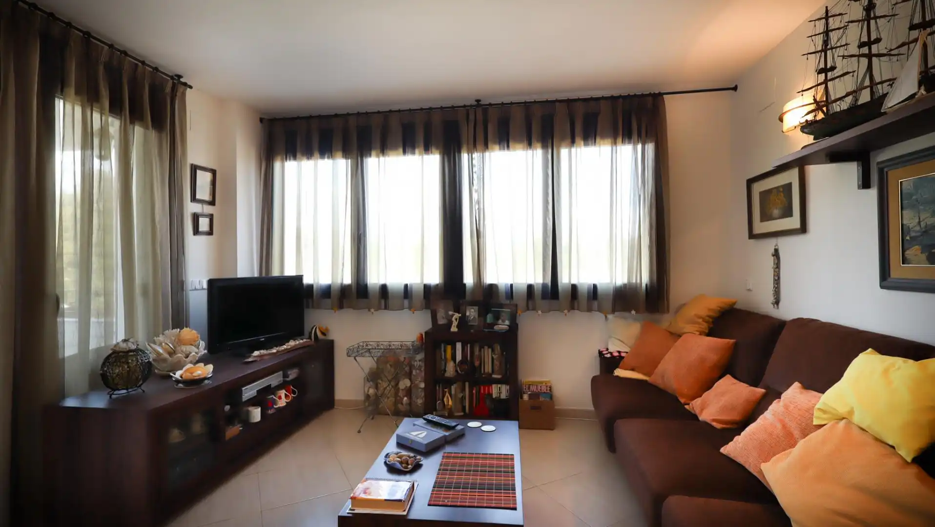 Living room of Flat for sale in Llançà  with Air Conditioner, Furnished and Balcony
