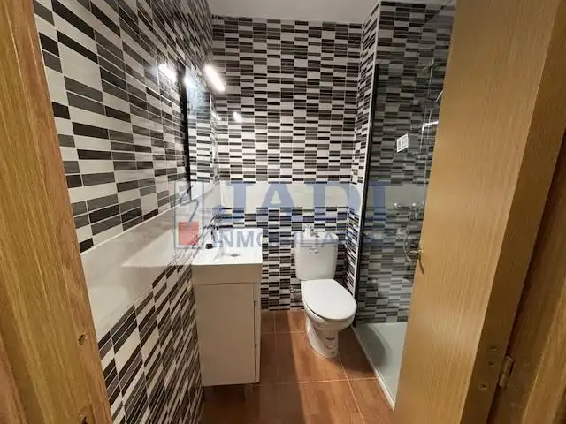 Bathroom of Flat for sale in Valdepeñas  with Terrace