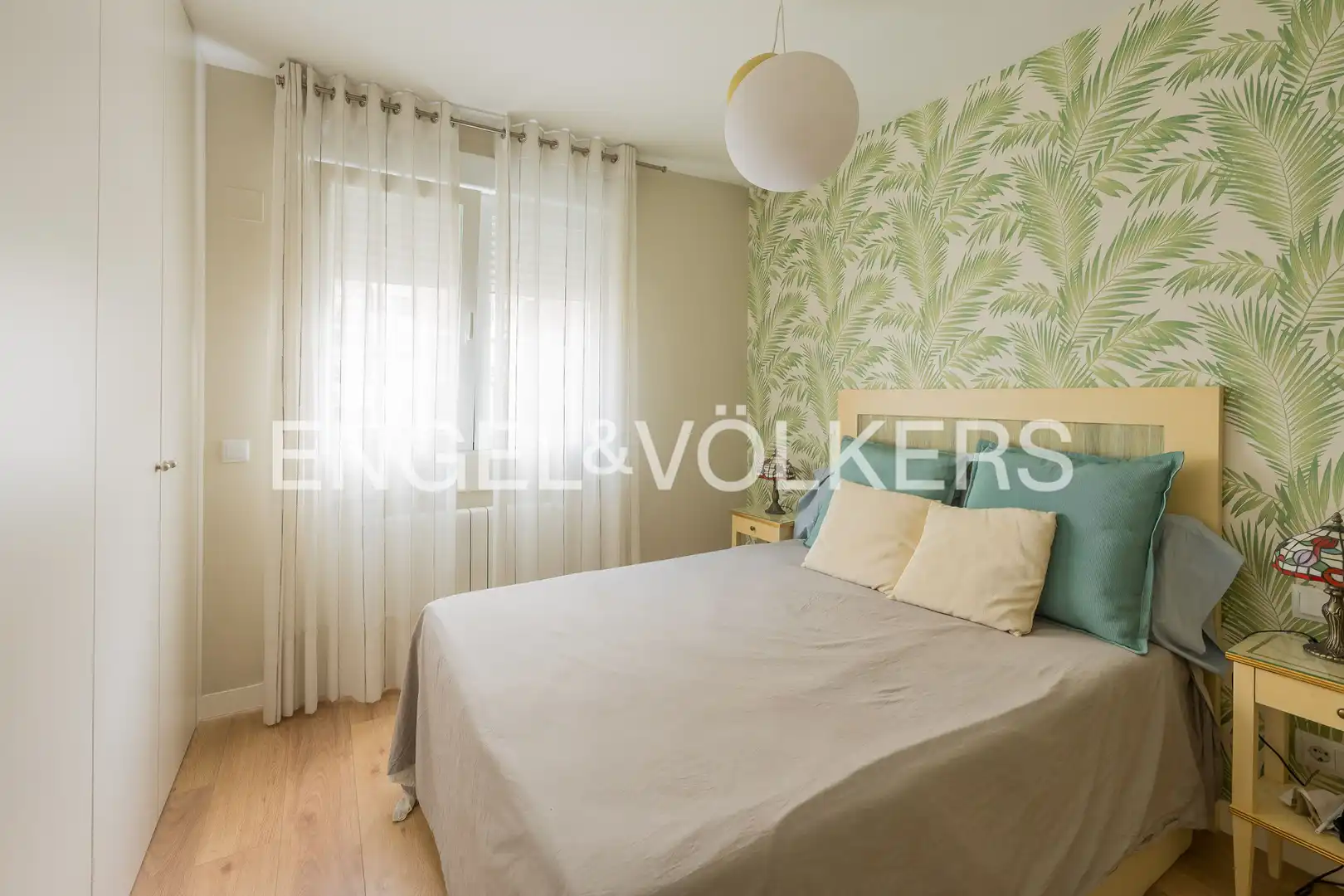 Bedroom of Flat for sale in Madrid  with Air Conditioner, Heating and Private garden