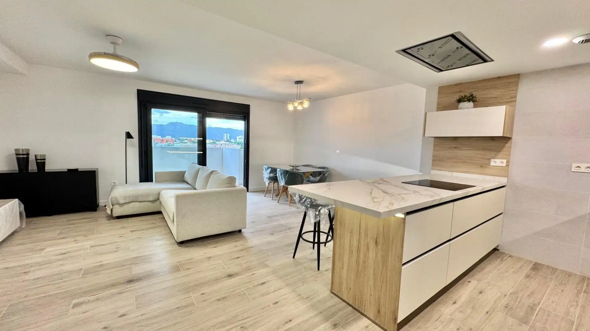 Flat with terrace to rent in Avenida de la Marina Española, imagen 2