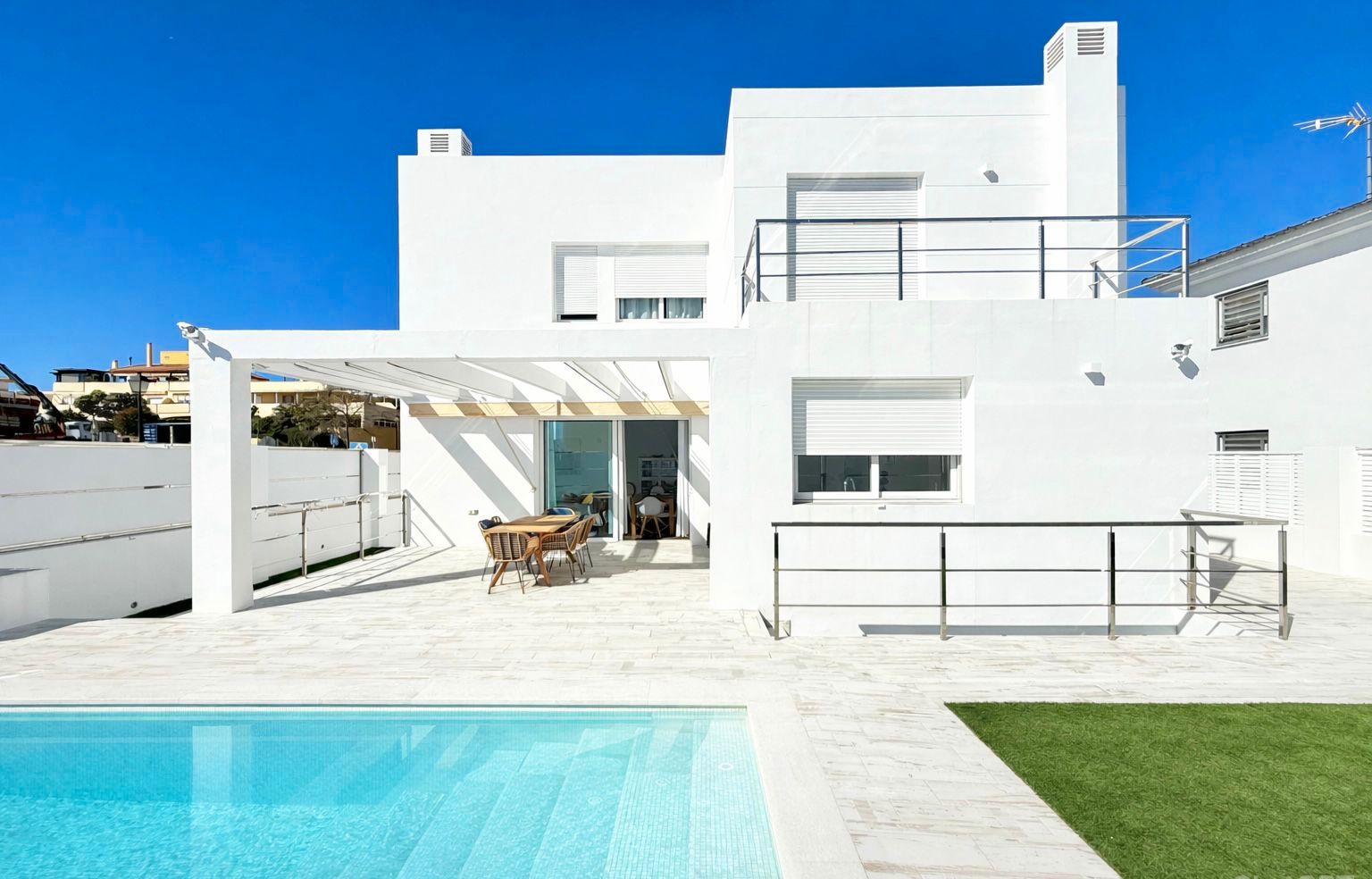 Exterior view of House or chalet for sale in Vélez-Málaga  with Air Conditioner, Private garden and Storage room