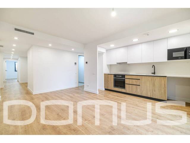 Piso en Venta en Calle Mossèn Jacint Verdaguer, 204 en Vinyets - Molí Vell