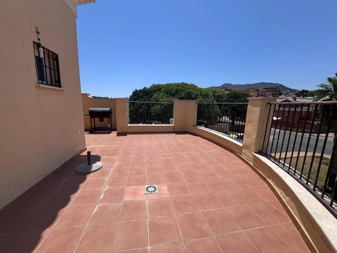 Adossat amb jardí en venda a Decano Manuel Domínguez