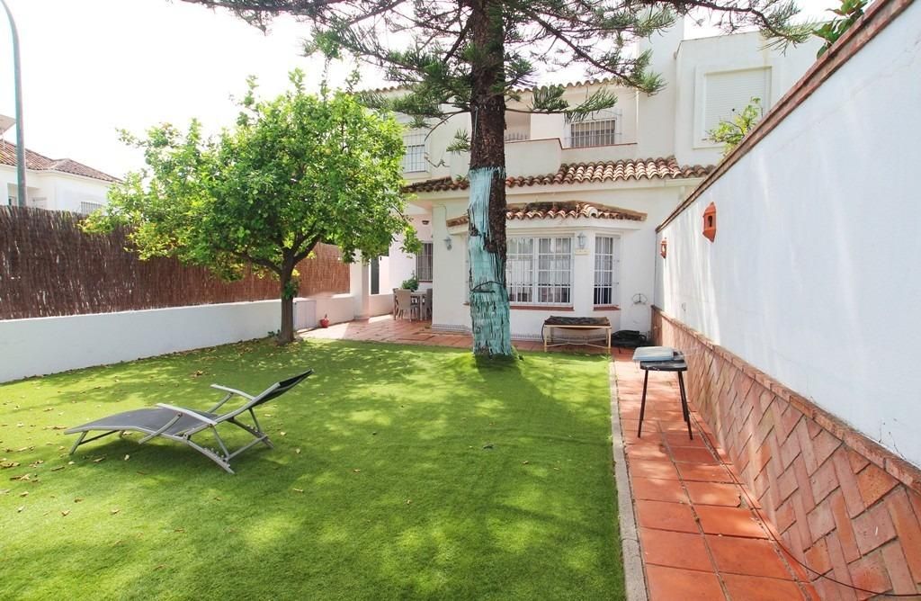 Jardí de Casa adosada en venda en Jerez de la Frontera amb Aire condicionat, Calefacció i Jardí privat