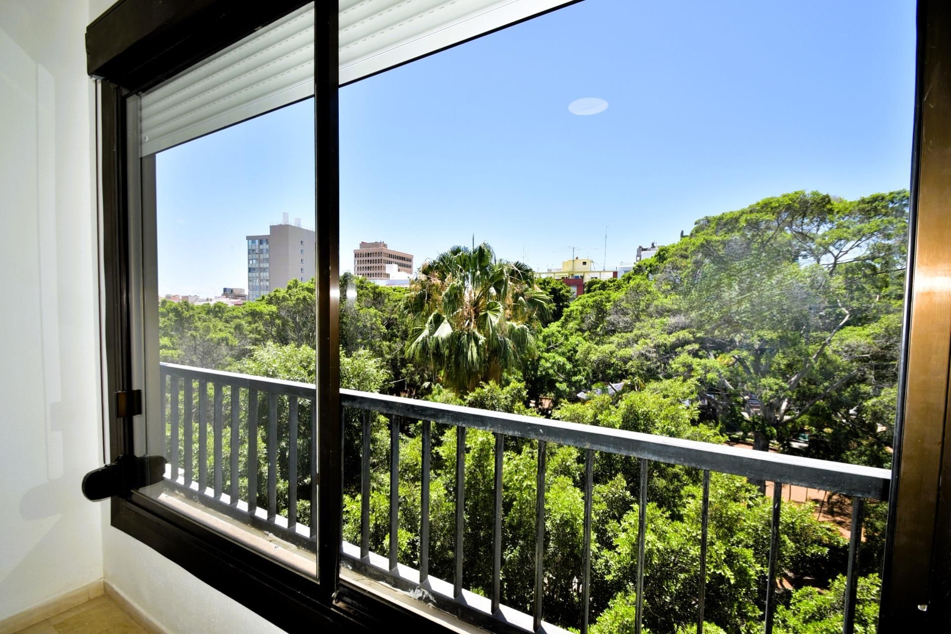 Vista exterior de Pis de lloguer en  Santa Cruz de Tenerife Capital amb Terrassa i Balcó