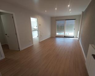 Living room of Flat to rent in Vic  with Balcony