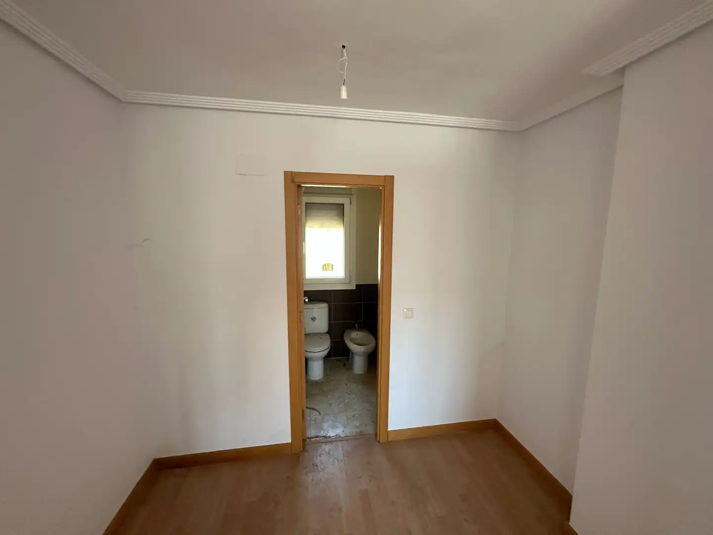 Habitación de Casa adosada en venta en Villariezo con Calefacción y Jardín privado
