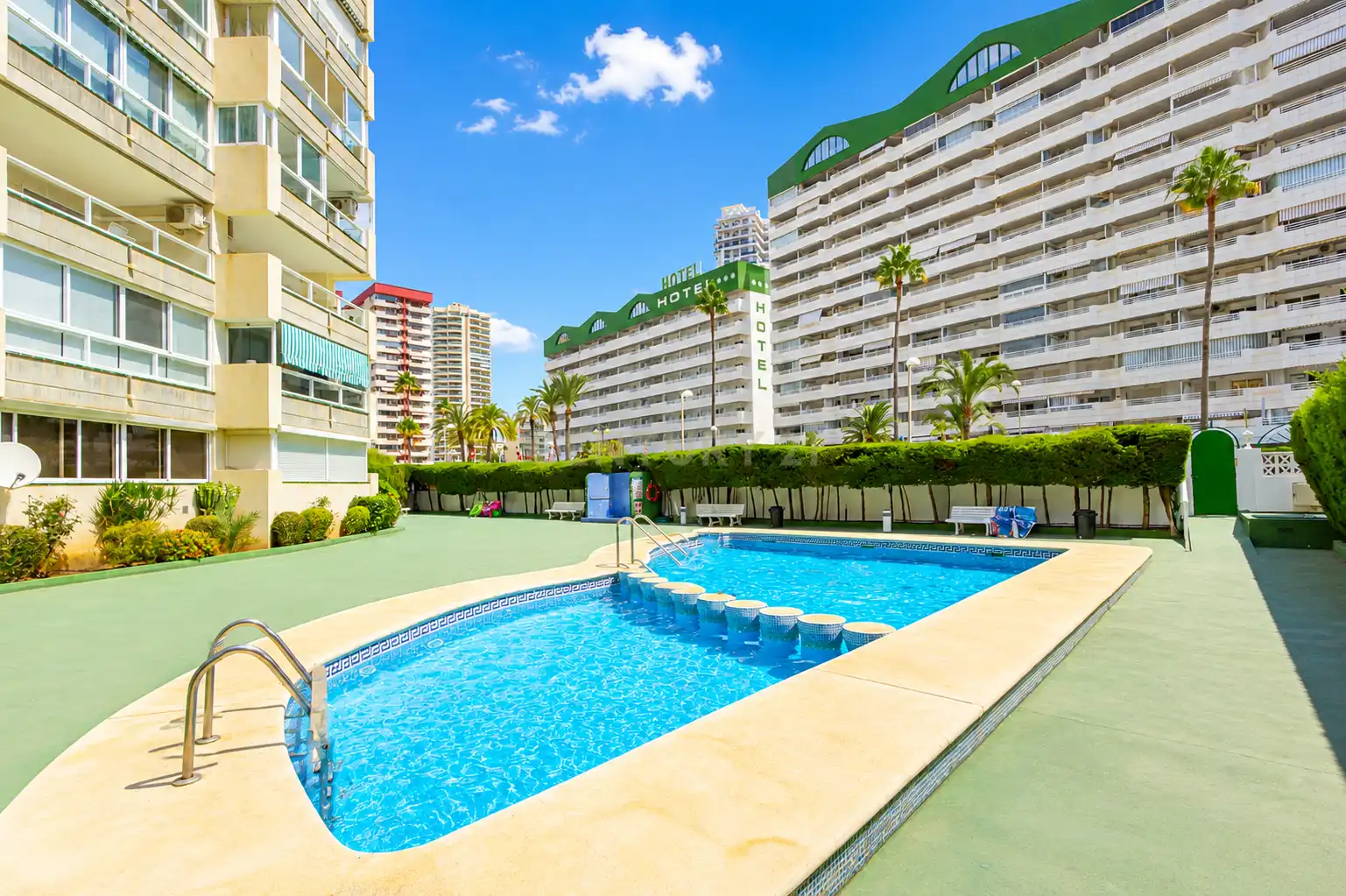 Piscina de Apartamento de alquiler en Calpe / Calp
