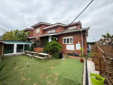 Maison jumelée avec balcon à vendre à Calle Bernardo Álvarez Galán