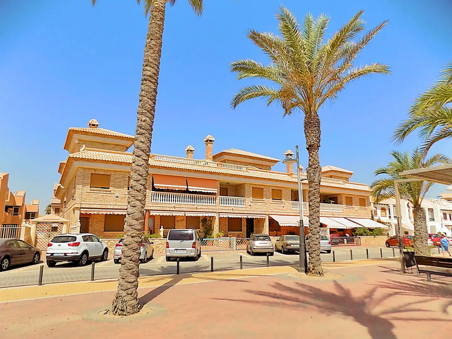 Vista exterior de Casa adosada en venda en San Pedro del Pinatar amb Aire condicionat, Calefacció i Terrassa