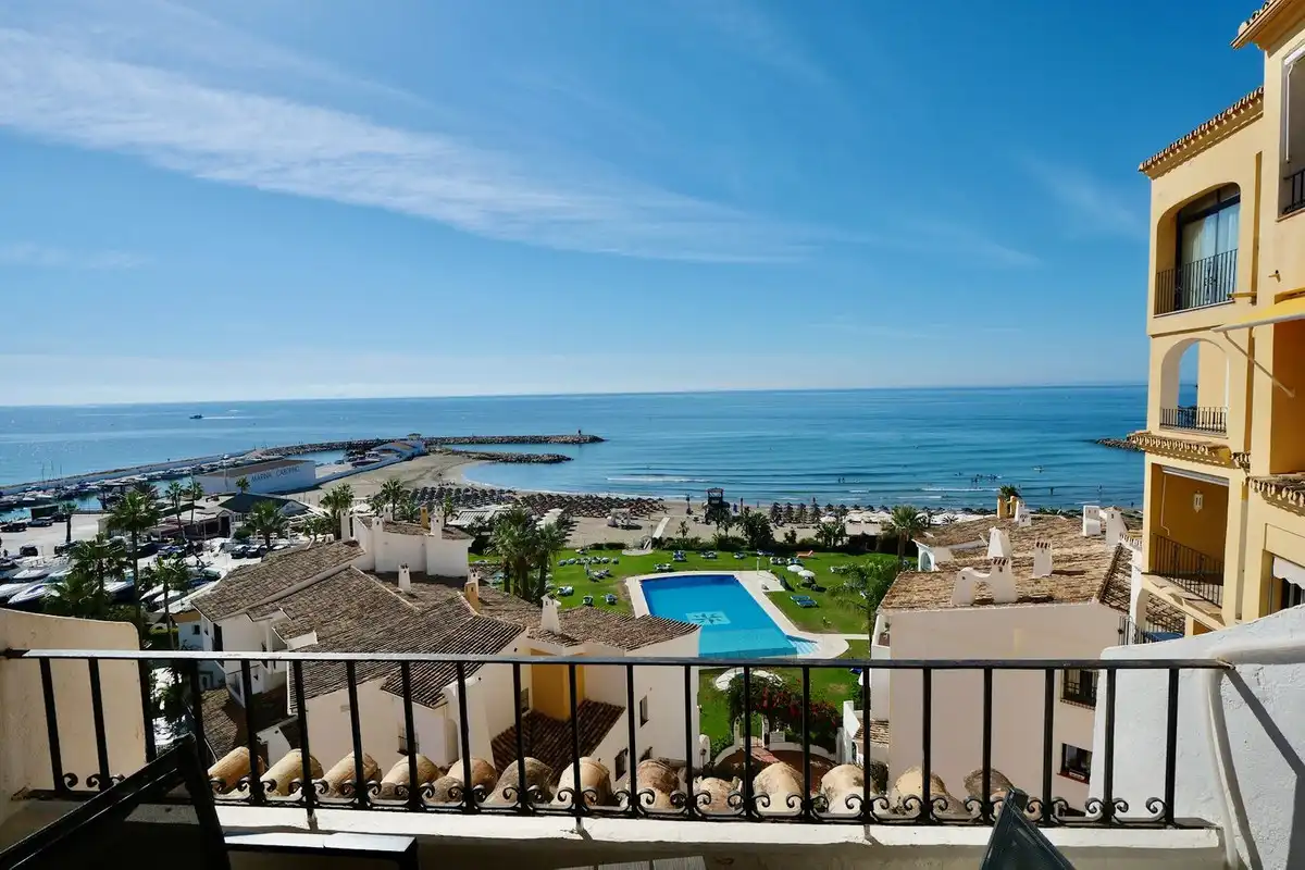 Schlafzimmer von Wohnungen zum Verkauf in Marbella mit Klimaanlage, Terrasse und Alarm