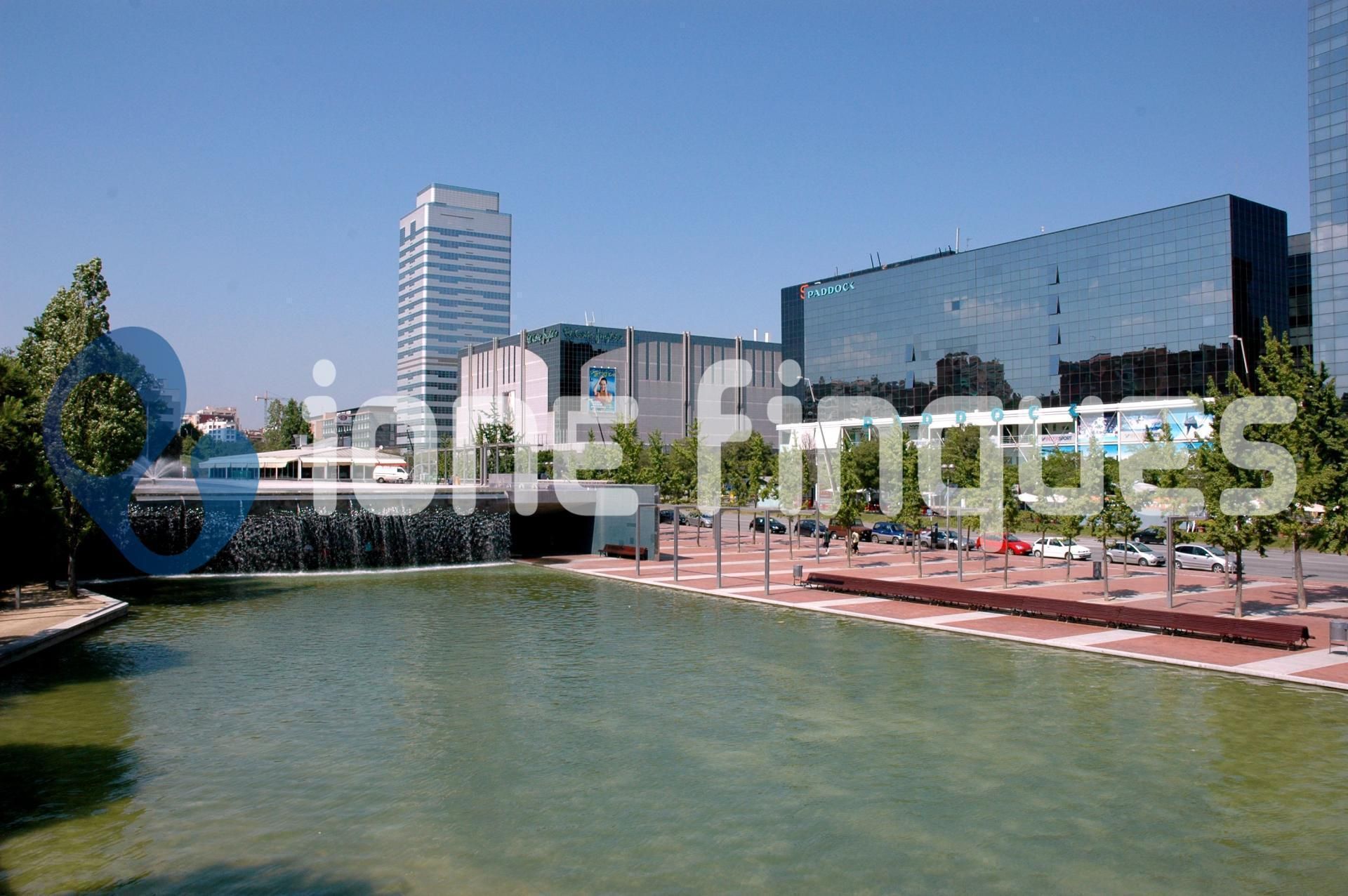 Außenansicht von Einfamilien-Reihenhaus zum Verkauf in Sabadell mit Heizung, Terrasse und Internet