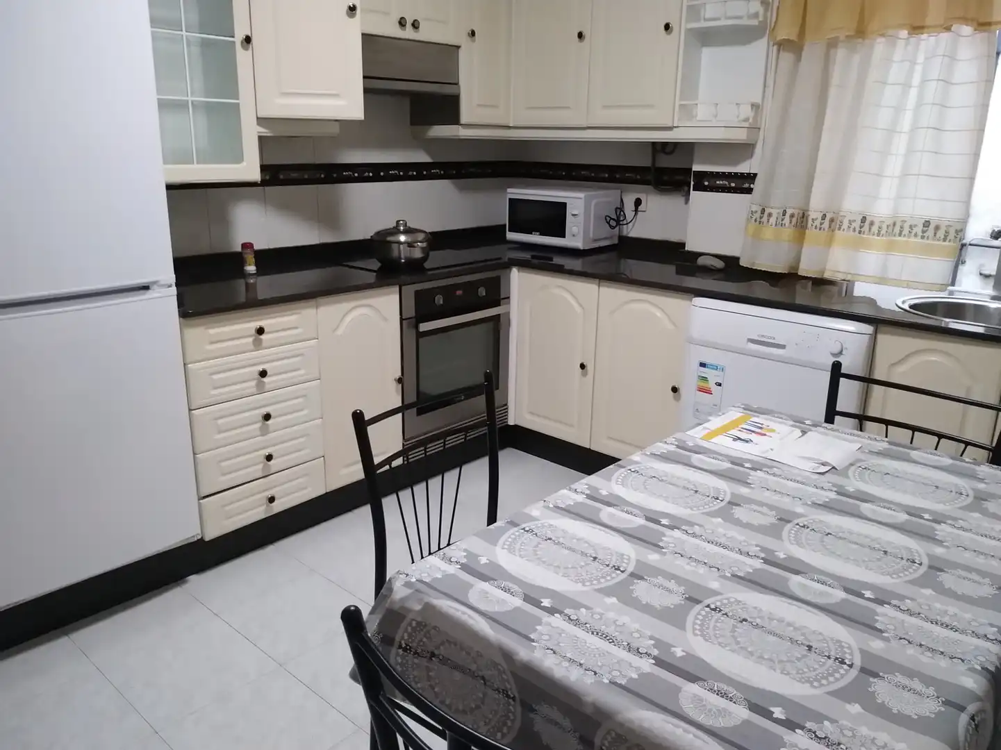 Kitchen of Flat for rent in Pontevedra Capital   with Heating, Parquet flooring and Furnished