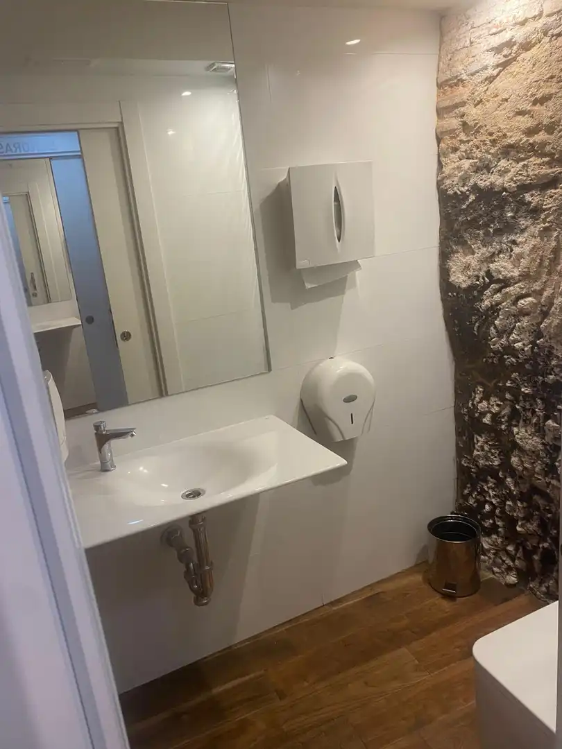 Baño de Local en traspaso en Salamanca con Aire acondicionado y Amueblado