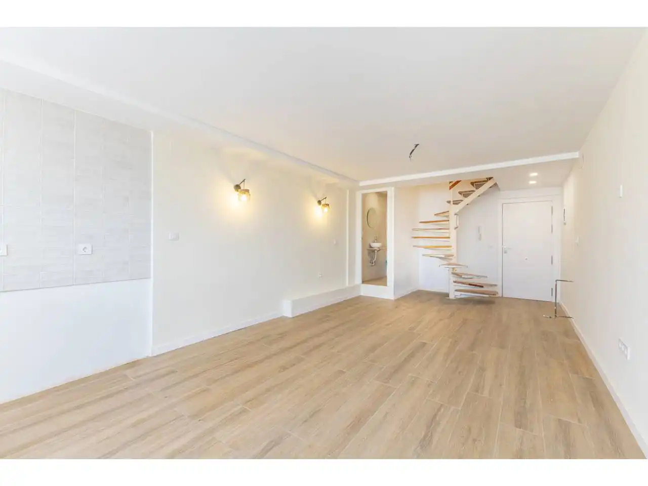 Dúplex con ascensor en venta en Calle Isla Cabrera