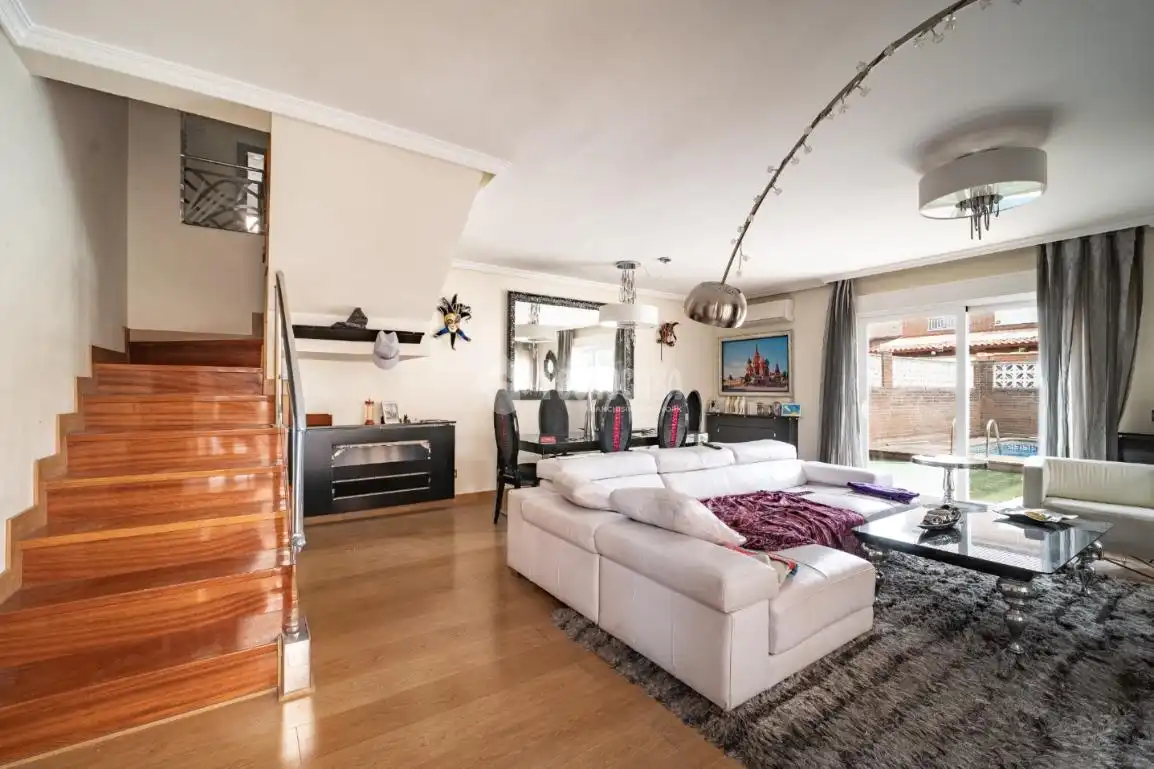 Sala de estar de Casa adosada en venta en Arganda del Rey con Aire acondicionado y Calefacción