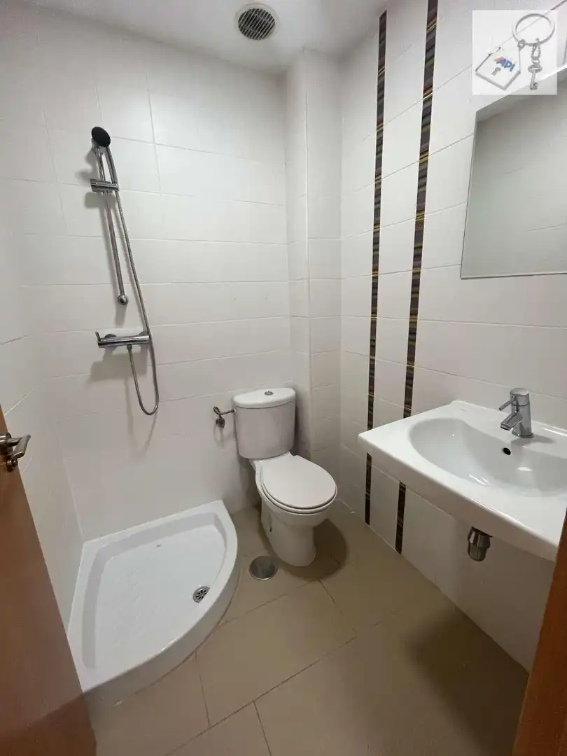 Badezimmer von Wohnungen zum Verkauf in Guardamar del Segura mit Klimaanlage, Terrasse und Möbliert