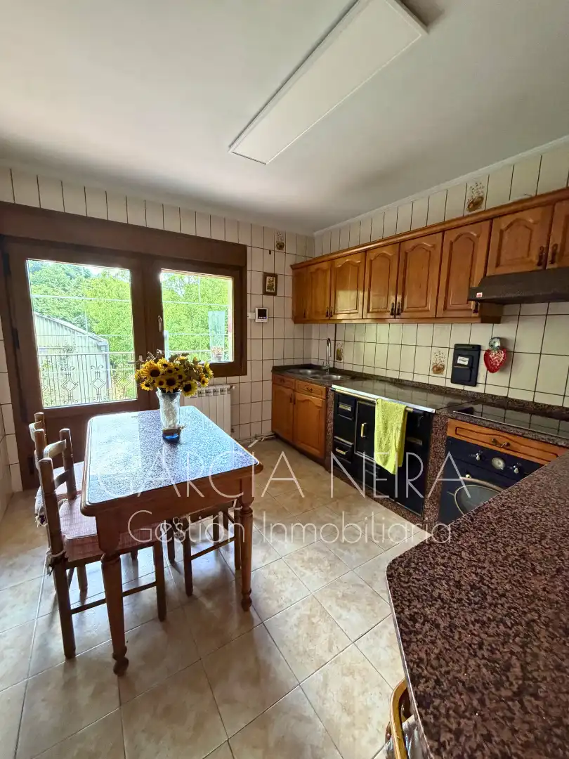 Küche von Haus oder Chalet zum Verkauf in Siero mit Heizung, Parkett und Terrasse