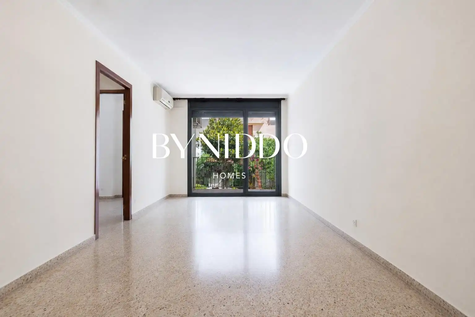 Vista exterior de Piso en venta en Sant Cugat del Vallès con Aire acondicionado, Calefacción y Amueblado
