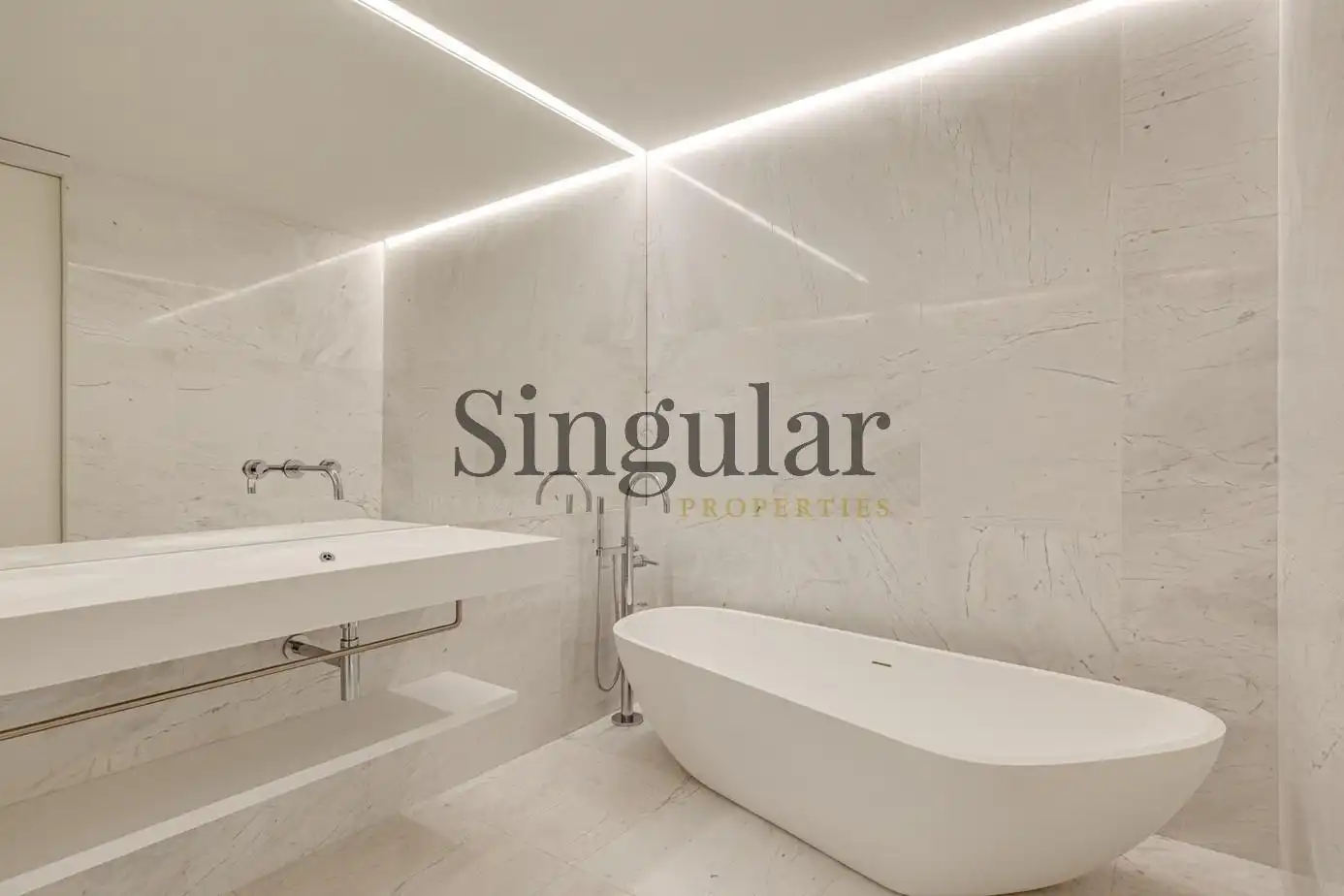 Bathroom of Duplexes for sale in Barcelona  with Heating, Parquet flooring and Terrace