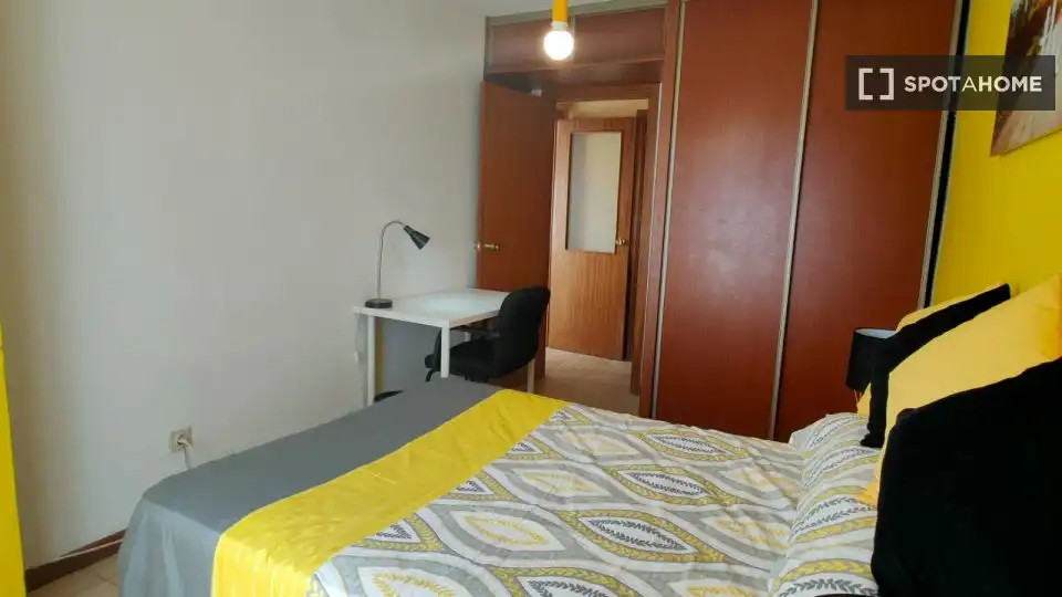 Schlafzimmer von Wohnung zur Miete in Alcalá de Henares mit Klimaanlage, Heizung und Möbliert