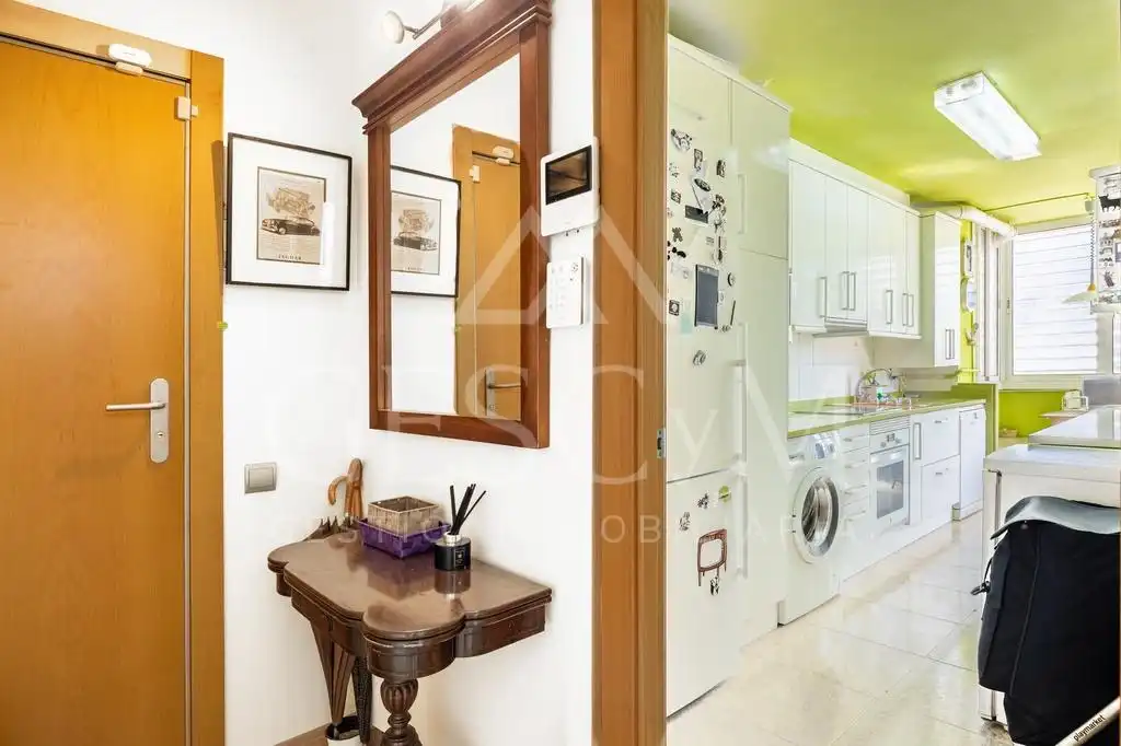 Cocina de Piso en venta en Sant Joan Despí con Parquet, Terraza y Balcón