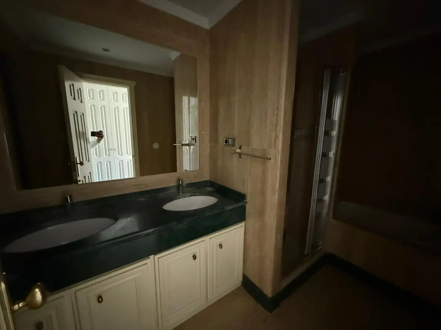 Baño de Piso en venta en Marbella con Calefacción, Terraza y Piscina comunitaria