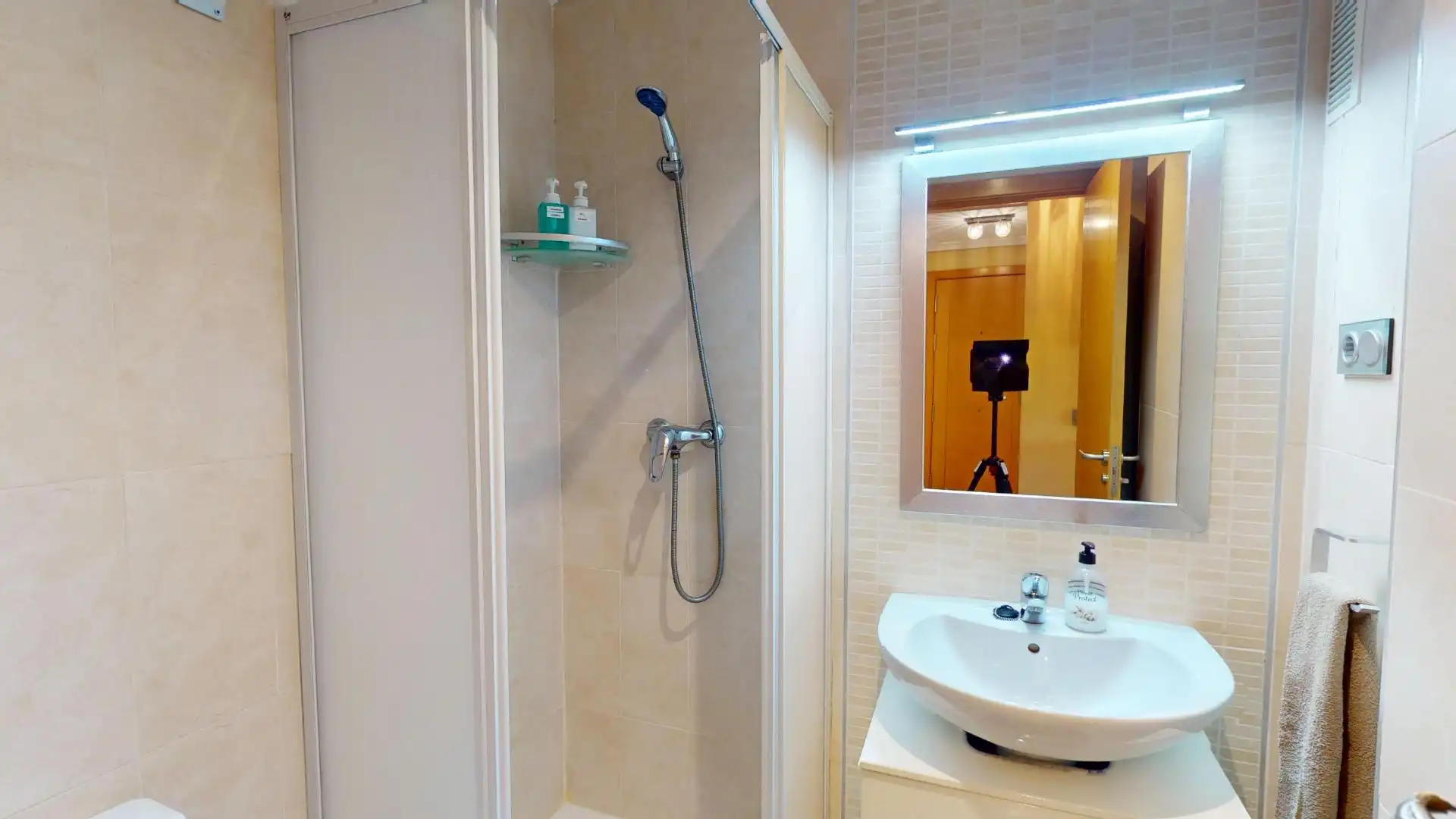Bathroom of Flat for rent in Torremolinos  with Air Conditioner, Heating and Terrace