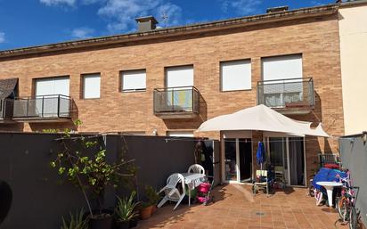 Außenansicht von Wohnung zum verkauf in Celrà mit Terrasse und Balkon